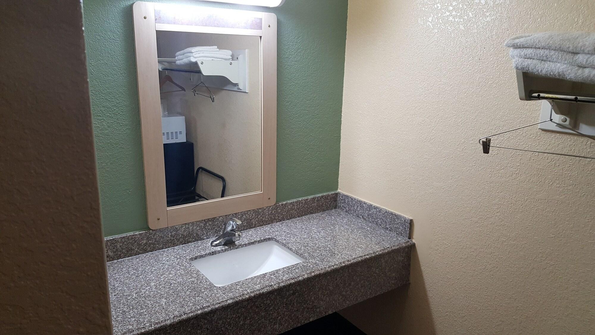 Mentor Home Inn And Suites Buitenkant foto