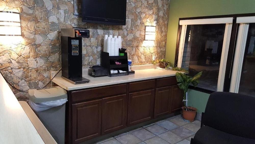Mentor Home Inn And Suites Buitenkant foto