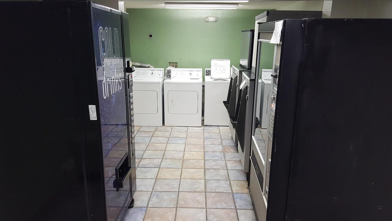 Mentor Home Inn And Suites Buitenkant foto